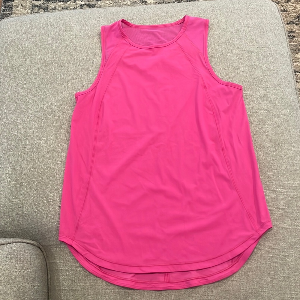 Sculpt tank top back vent